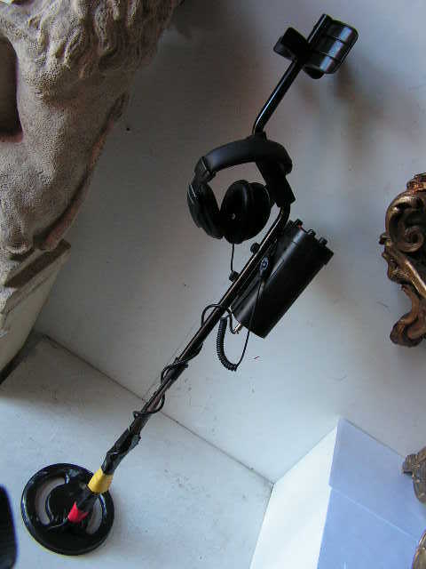 METAL DETECTOR